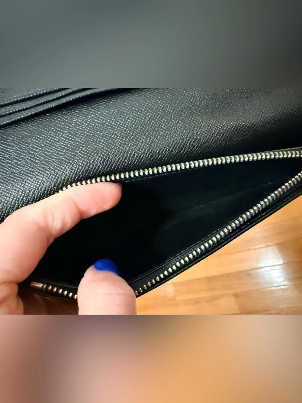 *Authentic* Men’s Louis Vuitton - Damier Graphite Long Bifold Wallet